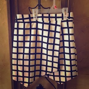 Beautiful black and white irregular hem miniskirt